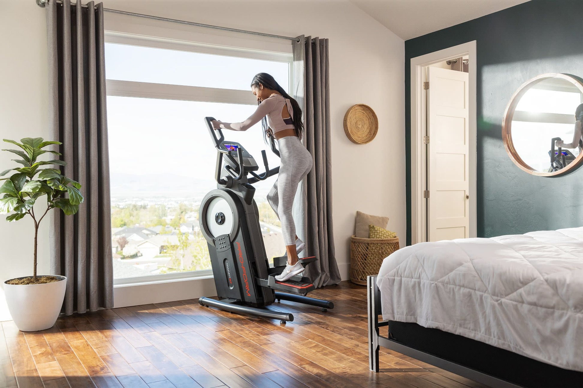 Trainer H7; Ifit-Enabled Elliptical with 7” Touchscreen and Built-In Fan